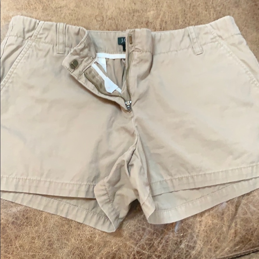 Medium shade beige shorts, size 4